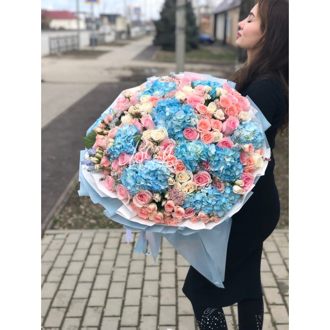 букет «Долгожданное счастье» в Грозном от магазина цветов «Roza Plaza»