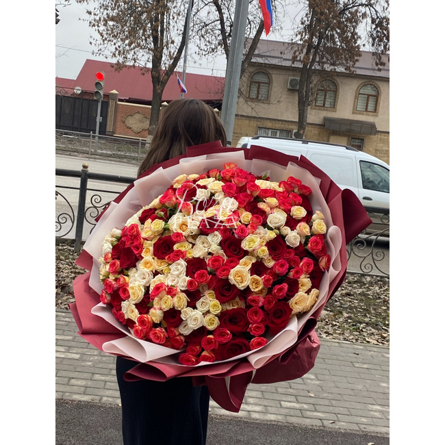 Букет«Пронзающий взгляд» в Грозном от магазина цветов «Roza Plaza»